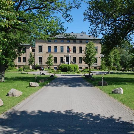 Gutshaus Redewisch Hotel & Restaurant Boltenhagen  Bagian luar foto