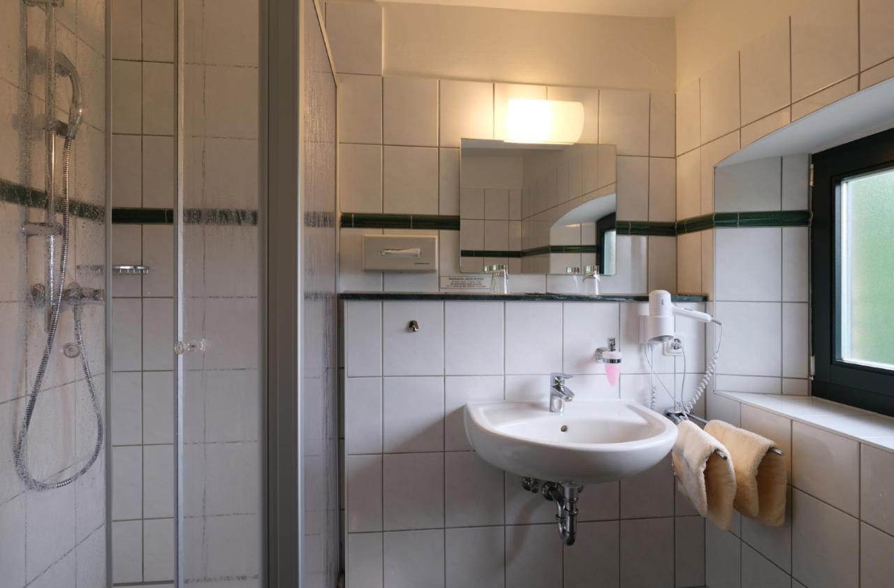 Gutshaus Redewisch Hotel & Restaurant Boltenhagen  Bagian luar foto