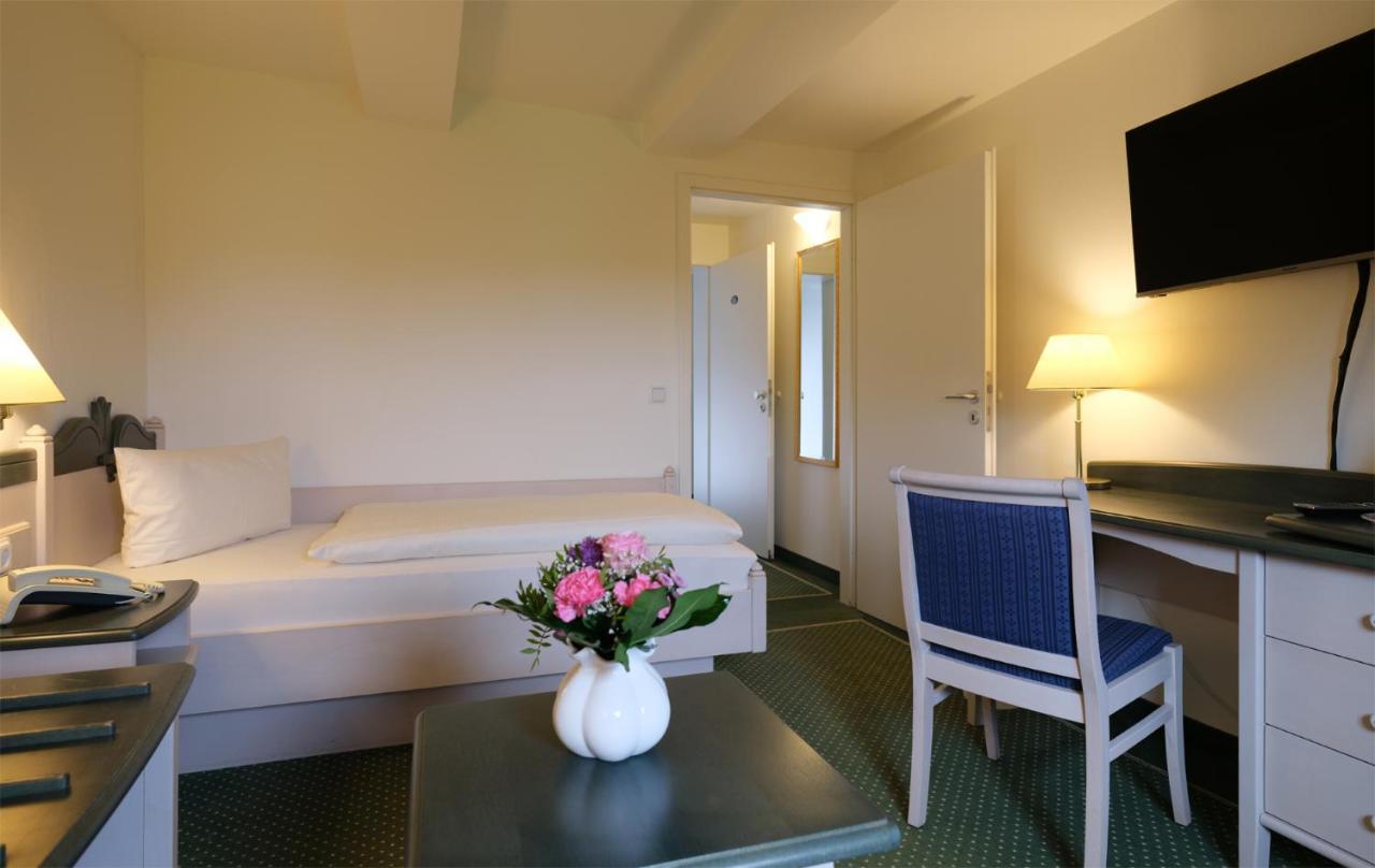 Gutshaus Redewisch Hotel & Restaurant Boltenhagen  Bagian luar foto