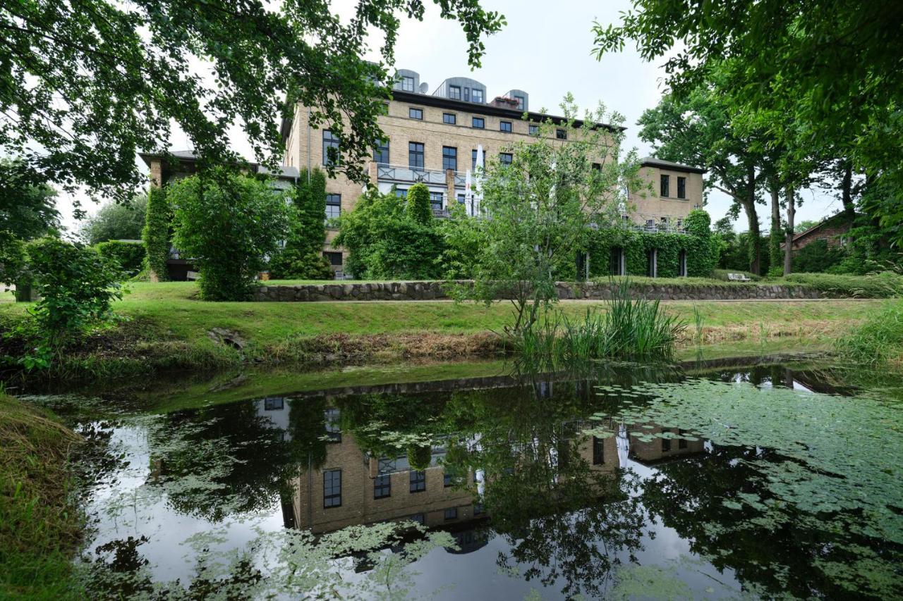 Gutshaus Redewisch Hotel & Restaurant Boltenhagen  Bagian luar foto