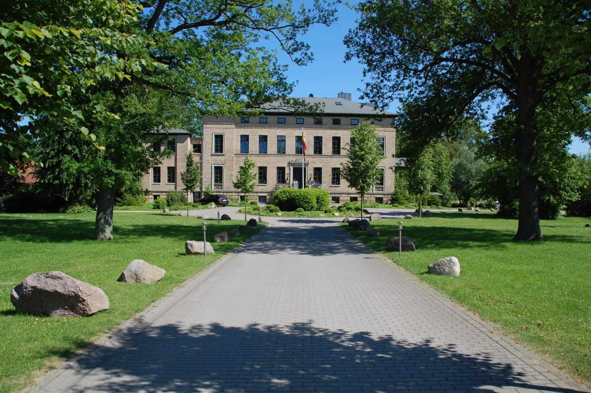 Gutshaus Redewisch Hotel & Restaurant Boltenhagen  Bagian luar foto